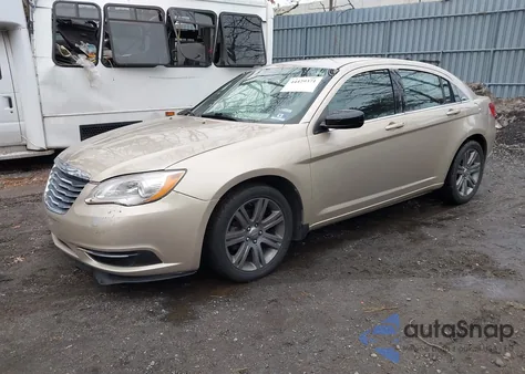 2013 Chrysler 200 Touring z USA, uszkodzony, nr VIN 1C3CCBBB4DN714676